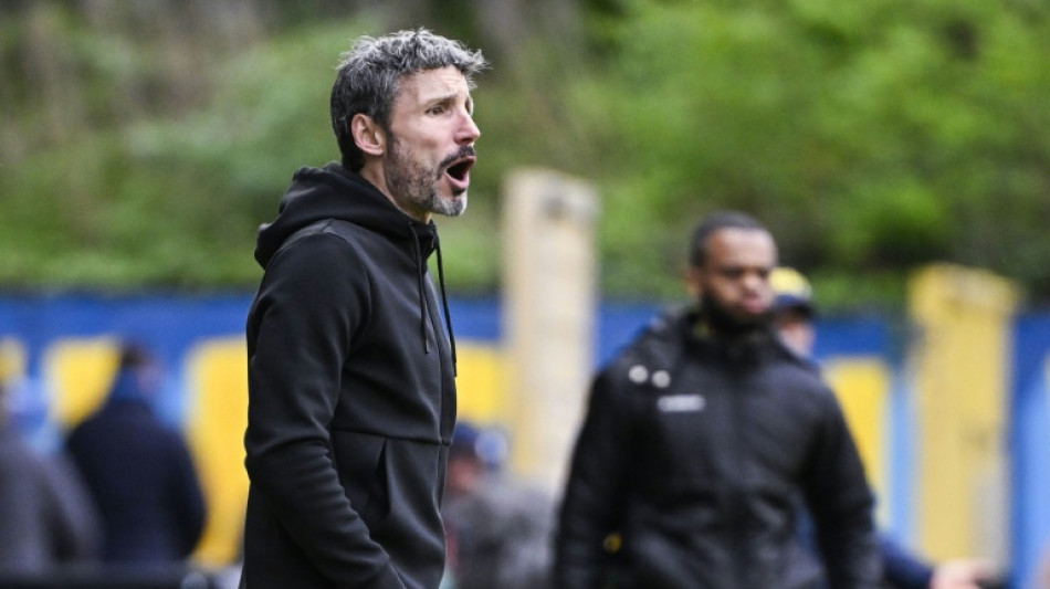 Van Bommel estaria perto de substituir Rudi Garcia como t&eacute;cnico da B&eacute;lgica