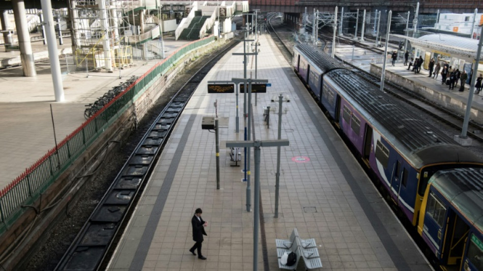 Zweiter Streiktag im britischen Bahnverkehr - nur einer von f&uuml;nf Z&uuml;gen f&auml;hrt 