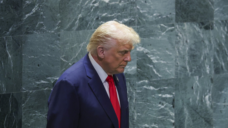 Trump, 'Ue imbarazzante, non compri petrolio dalla Russia'