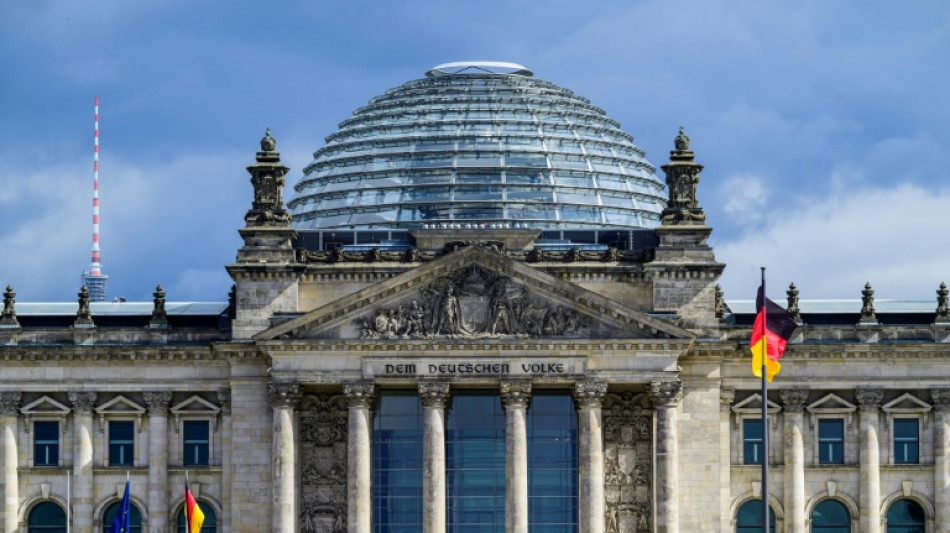 Bundestag hält letzte Sitzung vor Wahl ab - Schlagabtausch der Spitzenkandidaten