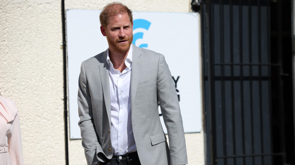 Harry avvicinato per due volte da una stalker durante visita Gb