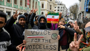 Trump says Iran 'want to negotiate' after reports of hundreds killed in protests