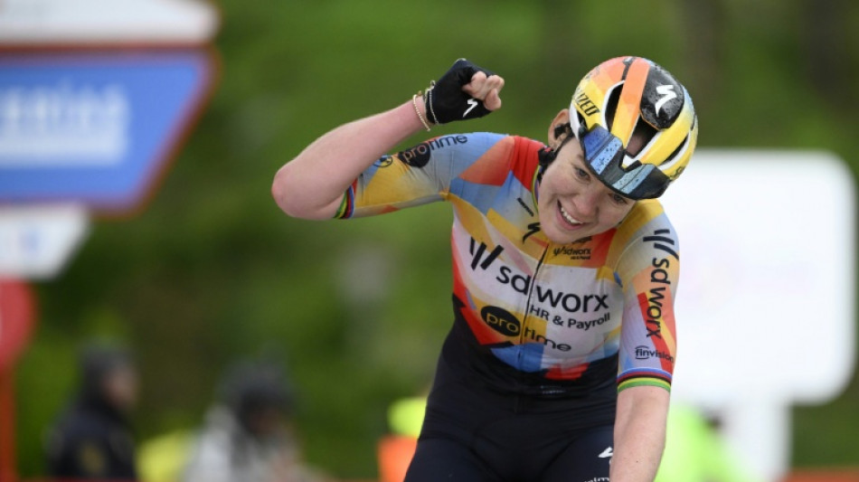 Van der Breggen takes overall Giro lead with time trial win