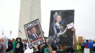 Dezenas de milhares vãos às ruas nos EUA contra Donald Trump