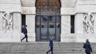 Borsa: Milano sale (+0,9%) con Moncler e Tim, scivolone Nexi