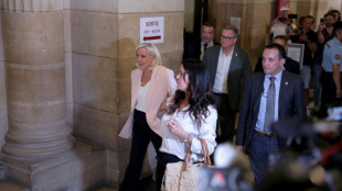 Fu&szlig;fessel und 15 Monate Nichtw&auml;hlbarkeit f&uuml;r Le Pen: Kandidatur ungewiss