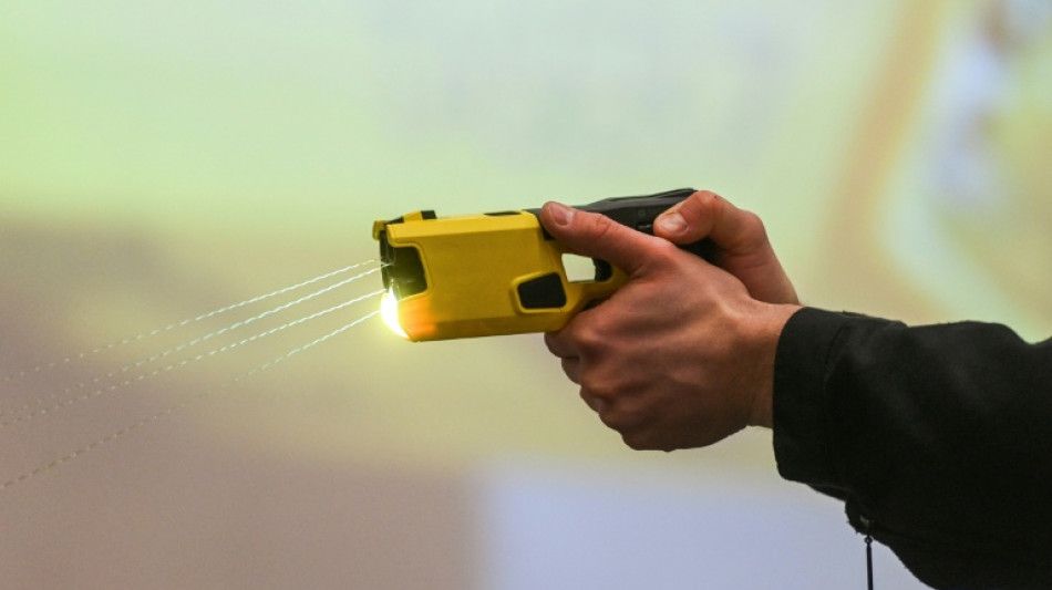 Alternative zur Schusswaffe: Bundespolizei soll fl&auml;chendeckend Taser bekommen