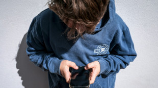 Macron will Handyverbot an Schulen auf Oberstufe ausdehnen 