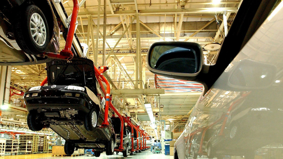Istat, produzione industriale marzo +0,7% su mese, +1,5% su anno