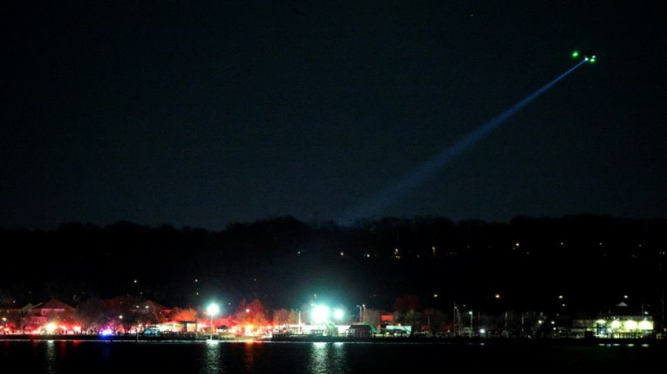 Avi&oacute;n de pasajeros cae al r&iacute;o Potomac tras chocar con helic&oacute;ptero cerca de Washington