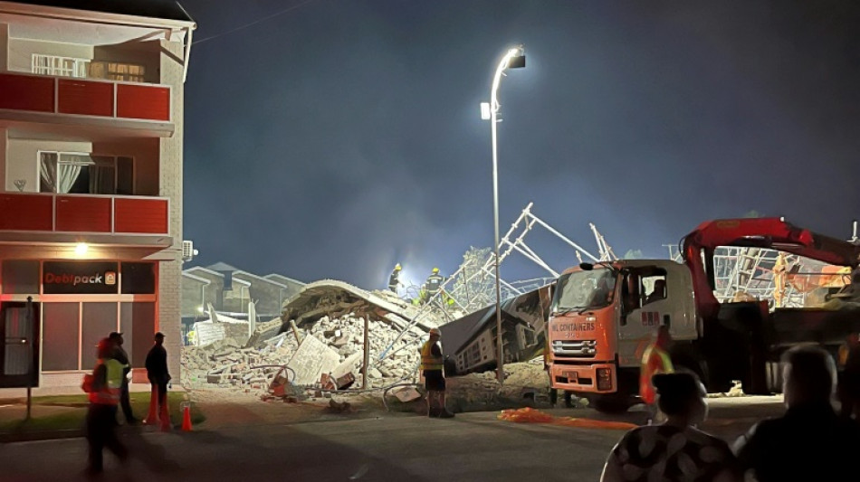 Queda de edif&iacute;cio em constru&ccedil;&atilde;o deixa um morto e 48 trabalhadores presos na &Aacute;frica do Sul