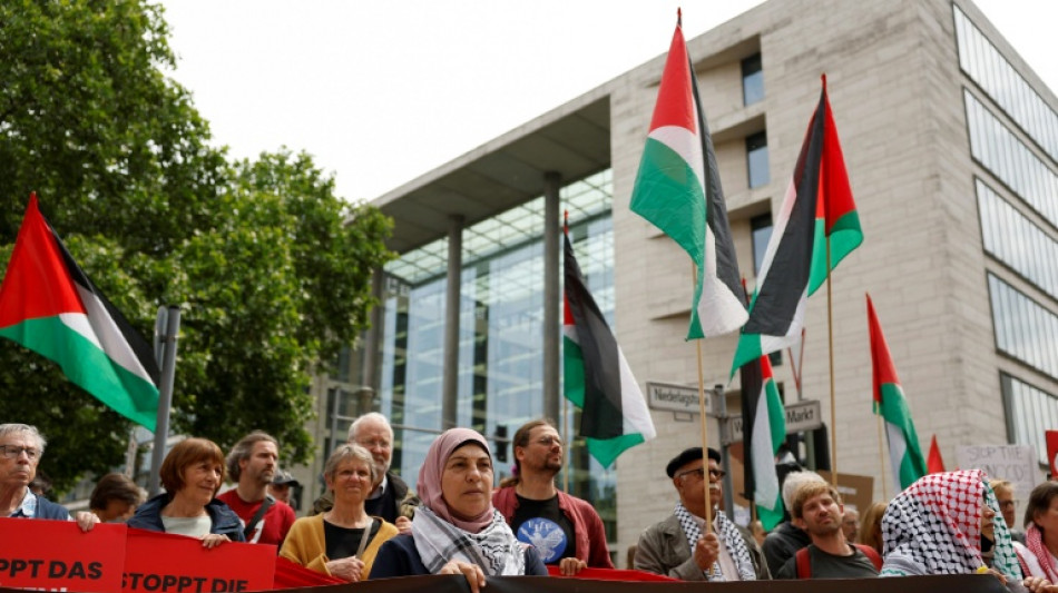 Proteste gegen Israels Vorgehen im Gazastreifen vor Ausw&auml;rtigem Amt in Berlin