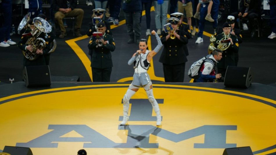 Katy Perry y novia de Bezos viajar&aacute;n al espacio en cohete de Blue Origin