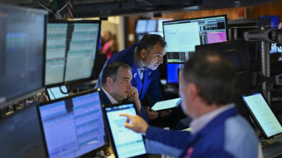 Wall Street en baisse pour cl&ocirc;turer la premi&egrave;re semaine de Trump