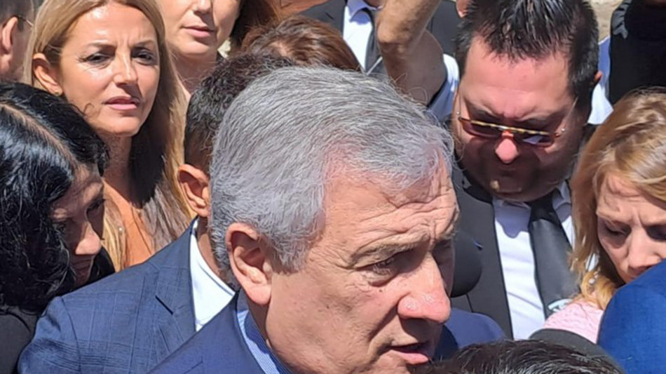 Tajani, occupazioni di sinistra e di destra entrambe reato