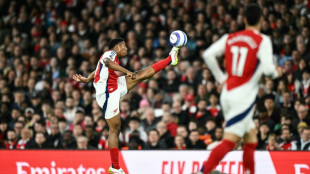Arsenal cede empate contra Crystal Palace e Liverpool pode conquistar Premier no domingo