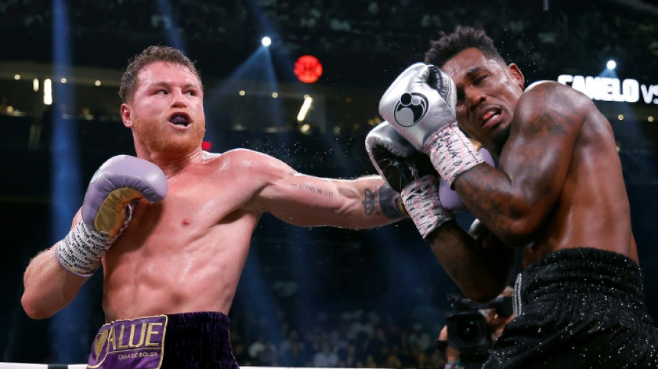 Boxe: Saul "Canelo" Alvarez bat Jermell Charlo aux points et reste champion incontest&eacute; des super-moyens