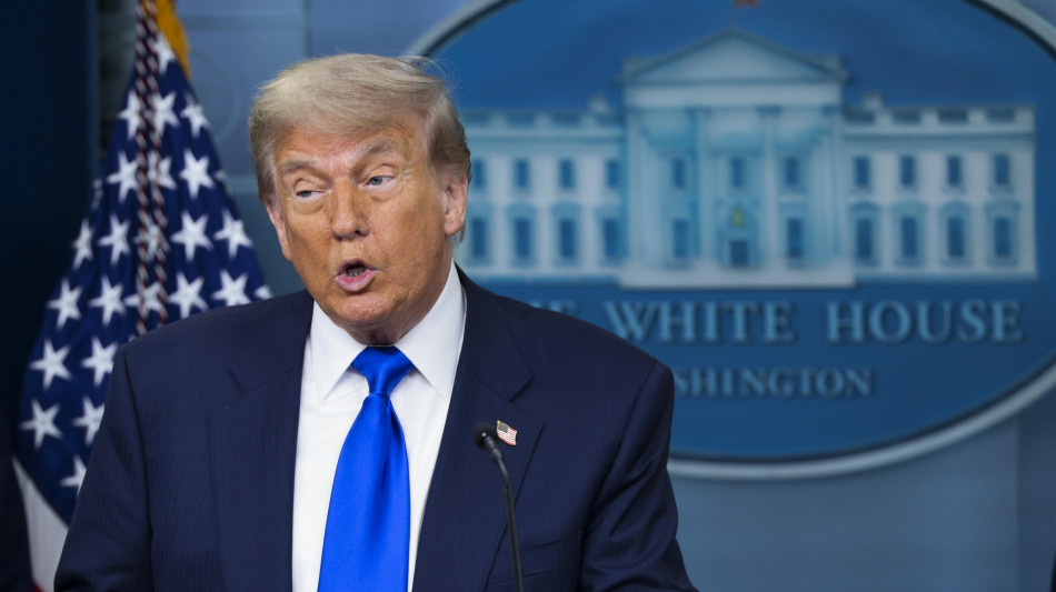 Borsa: Europa a due velocit&agrave;, attesa per la lettera di Trump