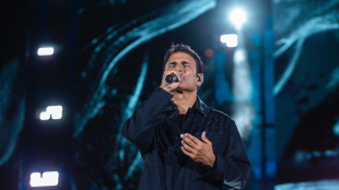 Sal Da Vinci, "Rossetto e caffè" conquista Piazza Plebiscito