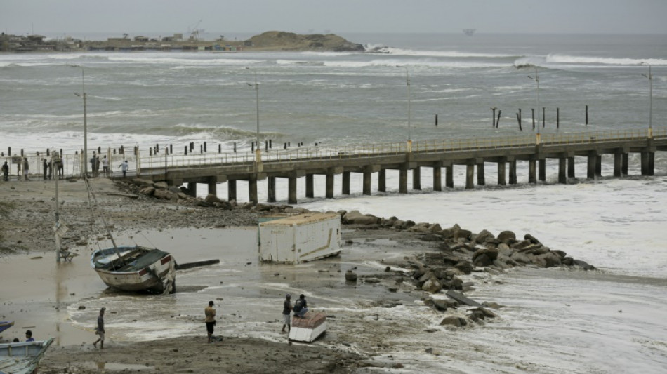 Per&uacute; cierra 95 puertos por fuerte oleaje en el Pac&iacute;fico