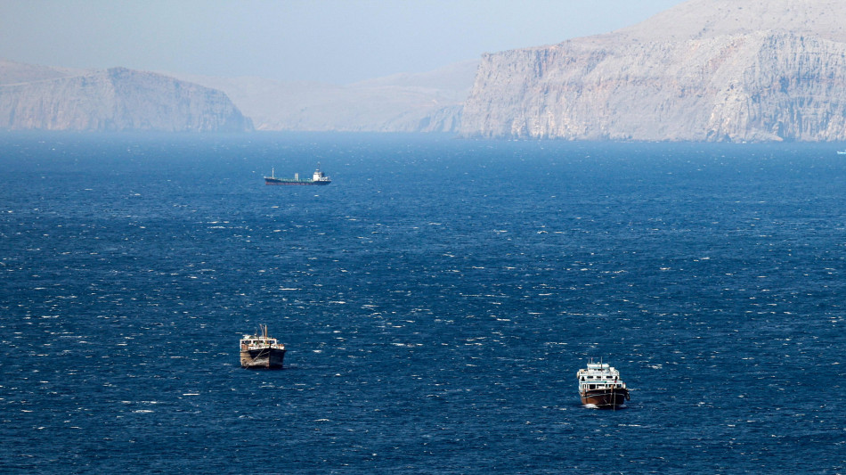 Agenzia Gb, 'almeno tre le navi colpite oggi nello Stretto di Hormuz'