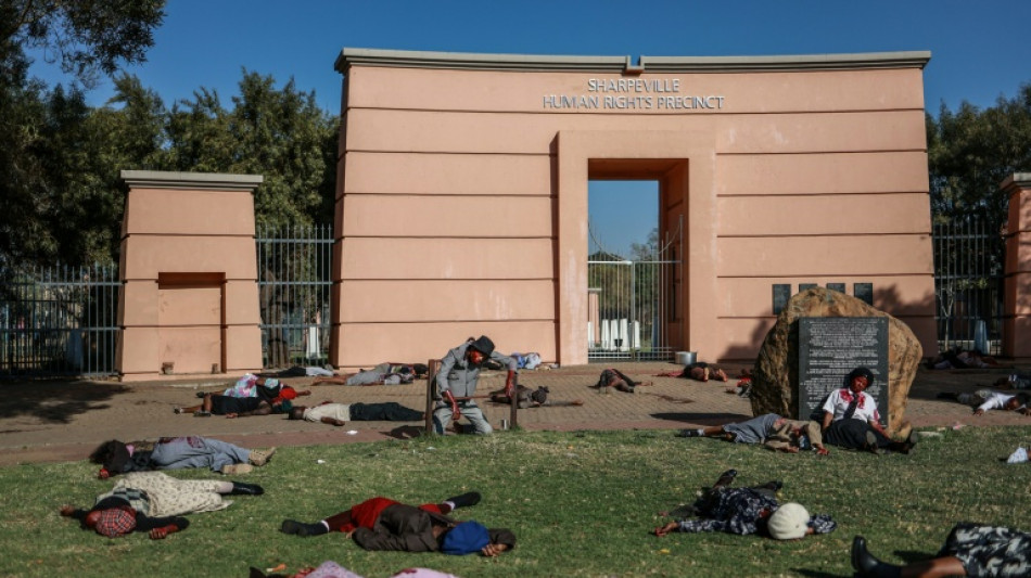 Sobrevivientes de masacre de 1960 en Sud&aacute;frica demandan al Estado