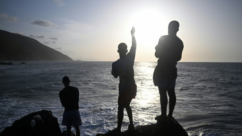 Por tr&aacute;s das ru&iacute;nas, o para&iacute;so dos surfistas que sobreviveu aos terremotos na Venezuela