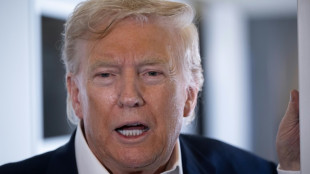 Trump dice que se enfadó con Epstein porque se llevaba al personal de su spa