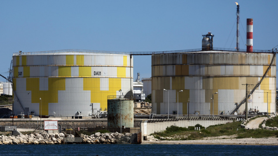 Il petrolio in calo a New York a 90,14 dollari