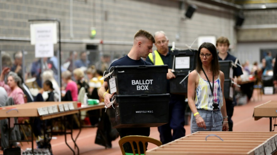 Boris Johnson, m&aacute;s debilitado por derrotas electorales pero determinado a "seguir"