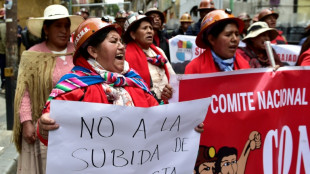 Trabalhadores protestam em La Paz contra retirada de subs&iacute;dios aos combust&iacute;veis