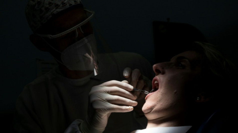 Des pays s'accordent pour interdire le mercure dans les plombages dentaires d'ici 2034