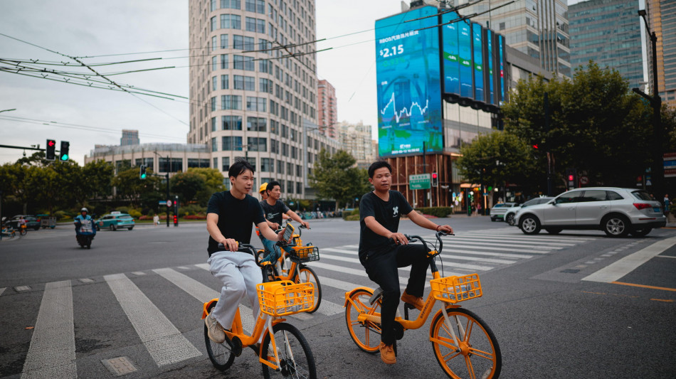 Borsa: Hong Kong negativa, apre a -0,24%