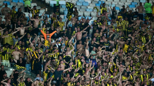 Pe&ntilde;arol adverte que aplicar&aacute; san&ccedil;&otilde;es a quem fizer gestos racistas em jogo contra o Flamengo