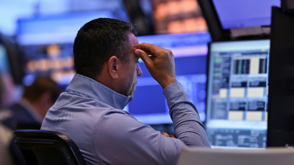 Wall Street ouvre en baisse apr&egrave;s la perte du triple A de la dette am&eacute;ricaine