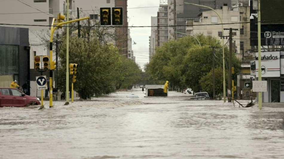 Socorristas buscan a dos ni&ntilde;as desaparecidas en la inundaci&oacute;n en Argentina
