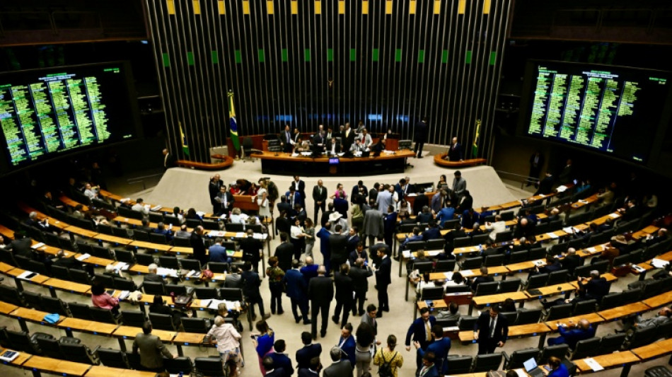 Câmara dos Deputados aprova projeto de retaliação tarifária em resposta a Trump