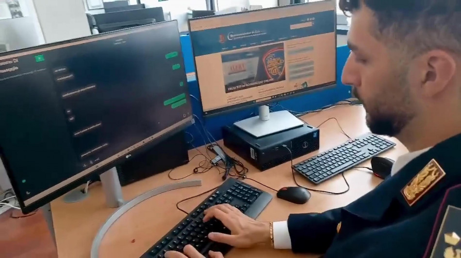 Pedopornografia on line, 12 arresti e 14 denunce