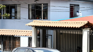 Exiliados nicarag&uuml;enses claman justicia en el funeral de un militar asesinado