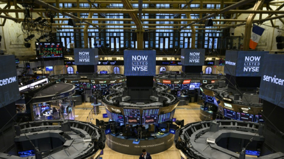 Wall Street finit en hausse malgr&eacute; la torpeur ambiante