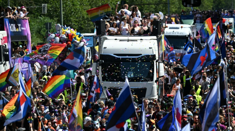 Motto "Haltung ist hot": Hnderttausende ziehen bei CSD-Kundgebung durch Berlin