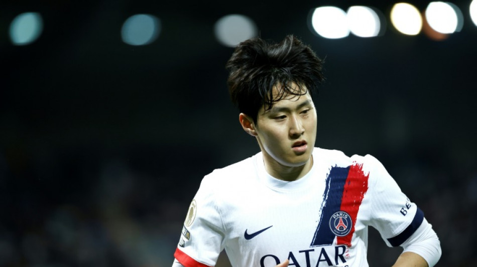 Atl&eacute;tico de Madrid contrata meio-campista sul-coreano Kang-In Lee, do PSG