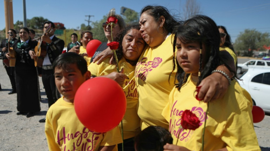 Fam&iacute;lias separadas por migra&ccedil;&atilde;o protestam no Dia das M&atilde;es no M&eacute;xico