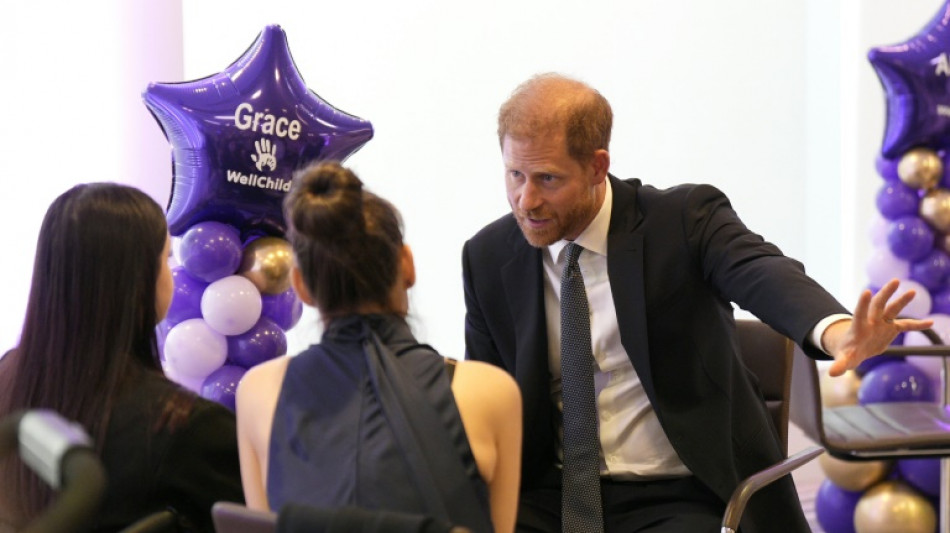 Le prince Harry se recueille sur la tombe de sa grand-m&egrave;re &agrave; Windsor