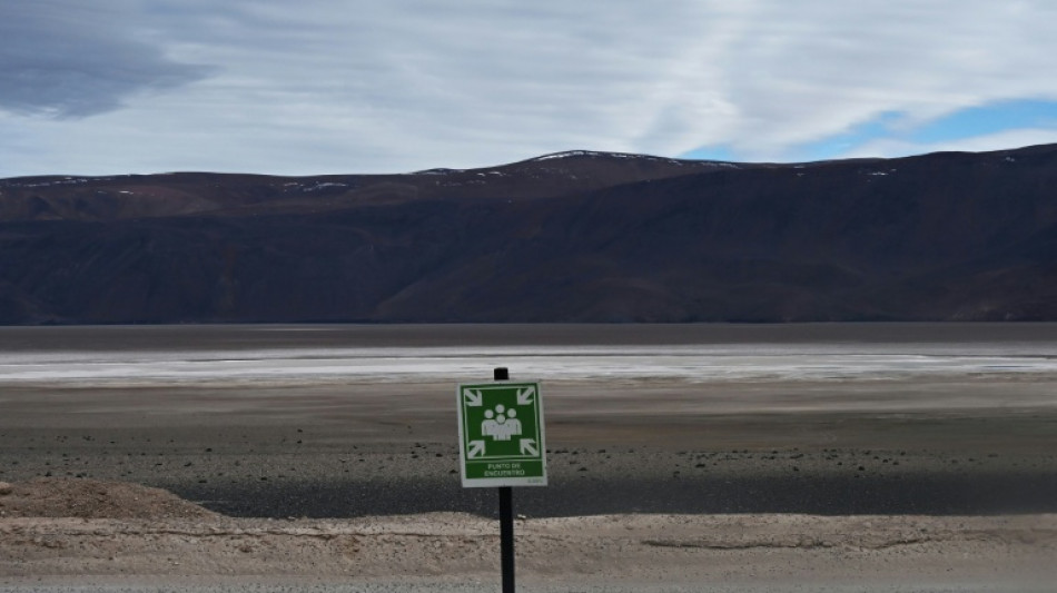 Chile firma un acuerdo que permite a la minera Rio Tinto explotar litio en tres salares