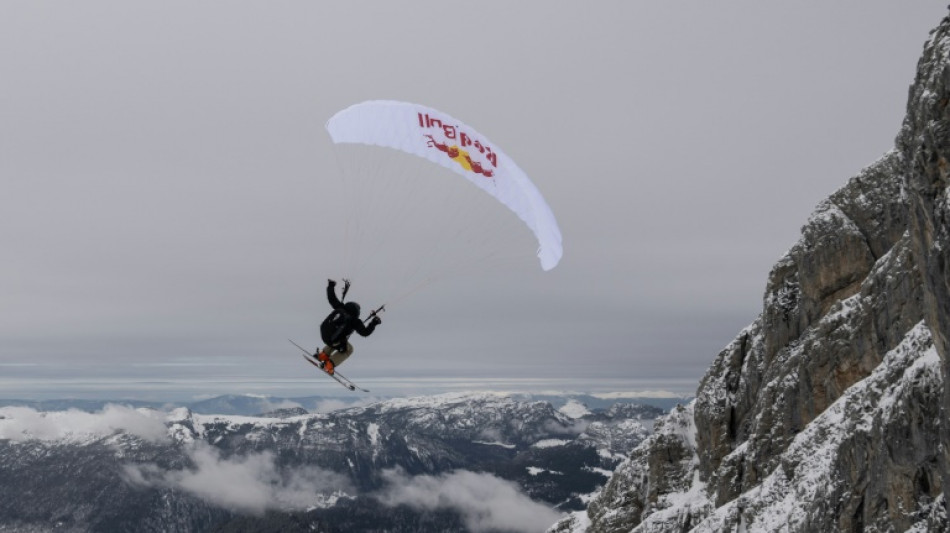 Sports extrêmes: Fred Fugen en chute libre à 6500 m avec des skis