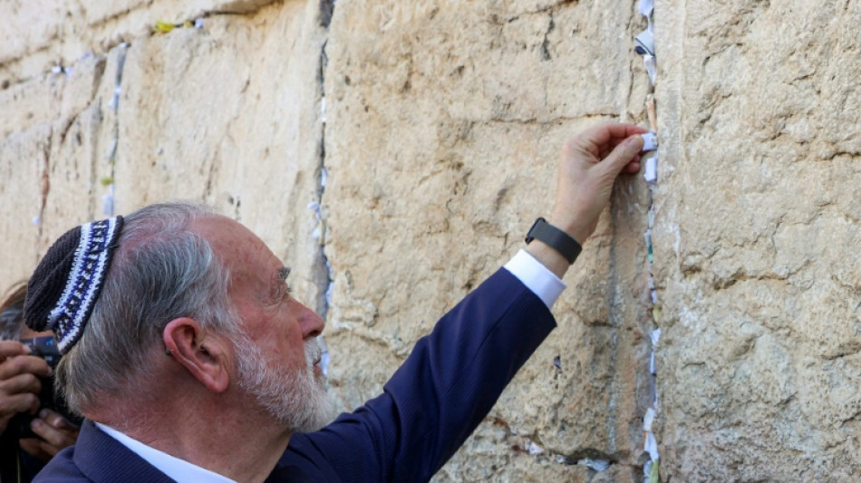 Embaixador americano em Israel deixa mensagem de Trump no Muro das Lamenta&ccedil;&otilde;es