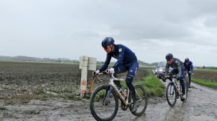 &Agrave; la reco' de Paris-Roubaix, un aper&ccedil;u de "l'Enfer" et ses pav&eacute;s boueux