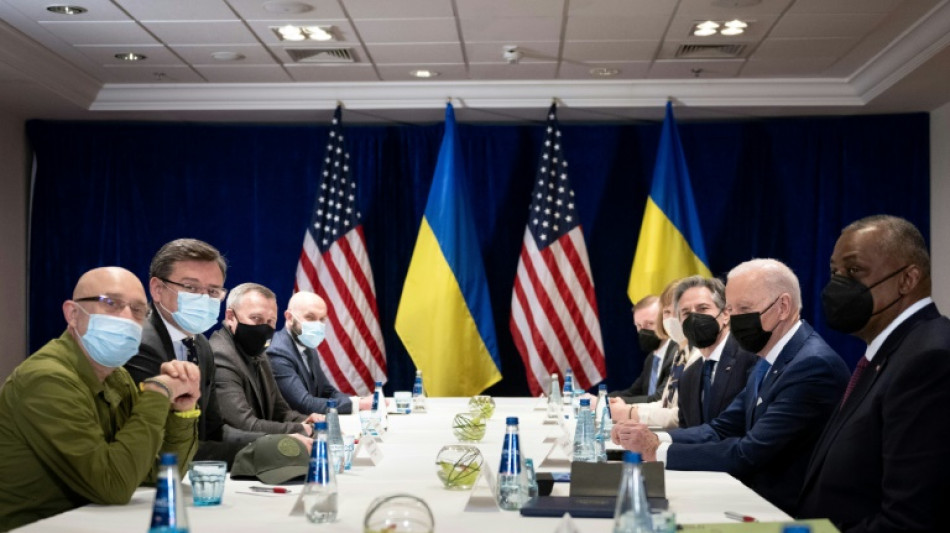 Biden rencontre des ministres ukrainiens en Pologne, Moscou se recentre sur le Donbass