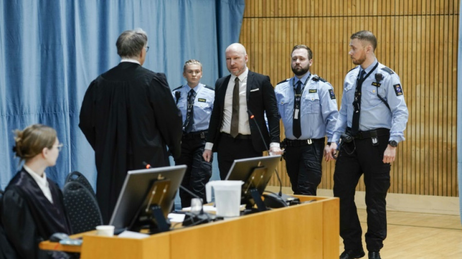 Estado noruegu&ecirc;s estima que Breivik ainda apresenta riscos de 'viol&ecirc;ncia'
